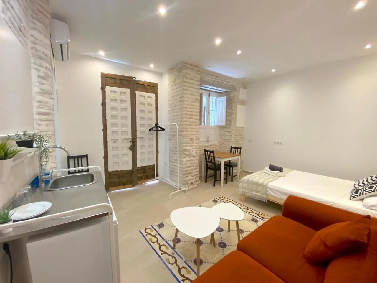 Cervantes Suites Málaga Pansiyon