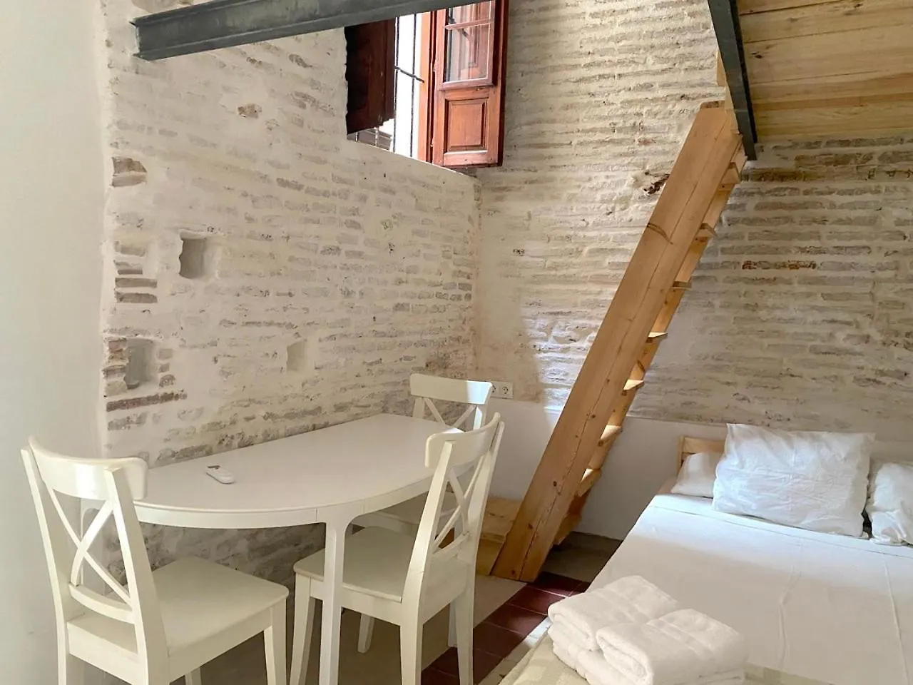 Cervantes Suites Málaga Pansiyon