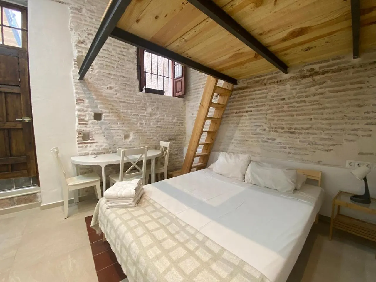 Cervantes Suites Malaga Homestay