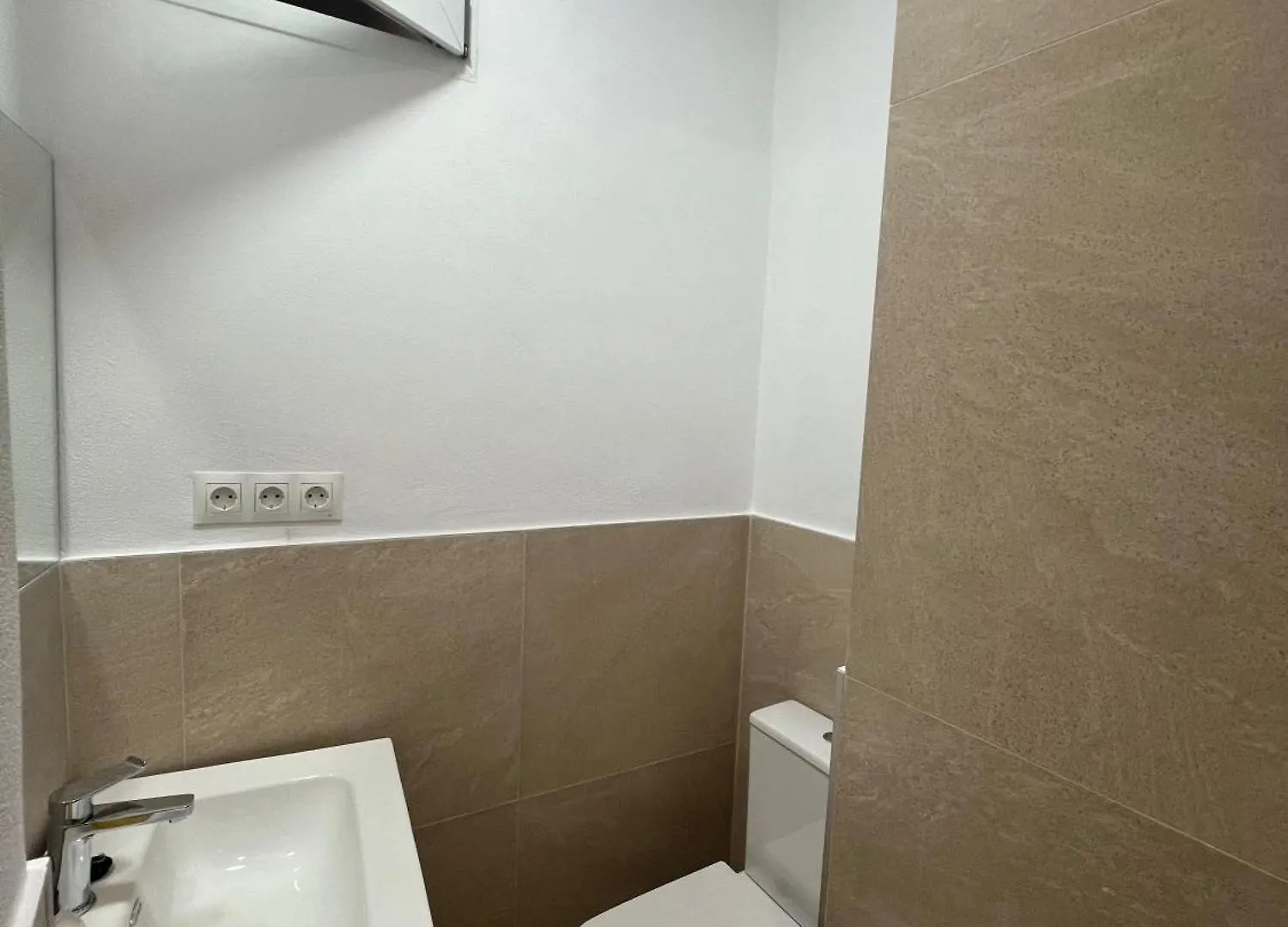 Homestay Apartamentos Cervantes Centro De Malaga
