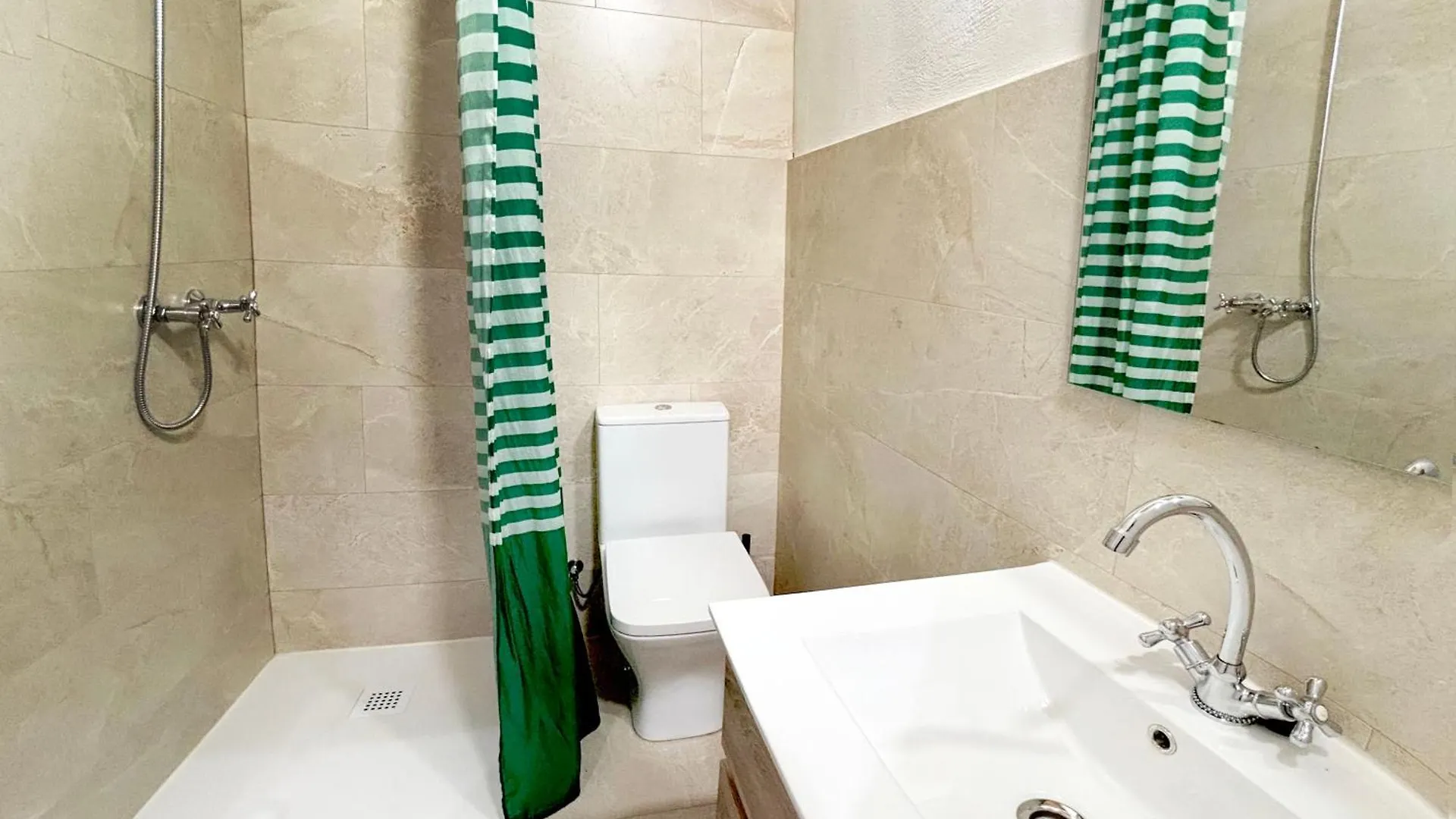 Δωμάτια σε οικογενειακή κατοικία Cervantes Suites Μάλαγα